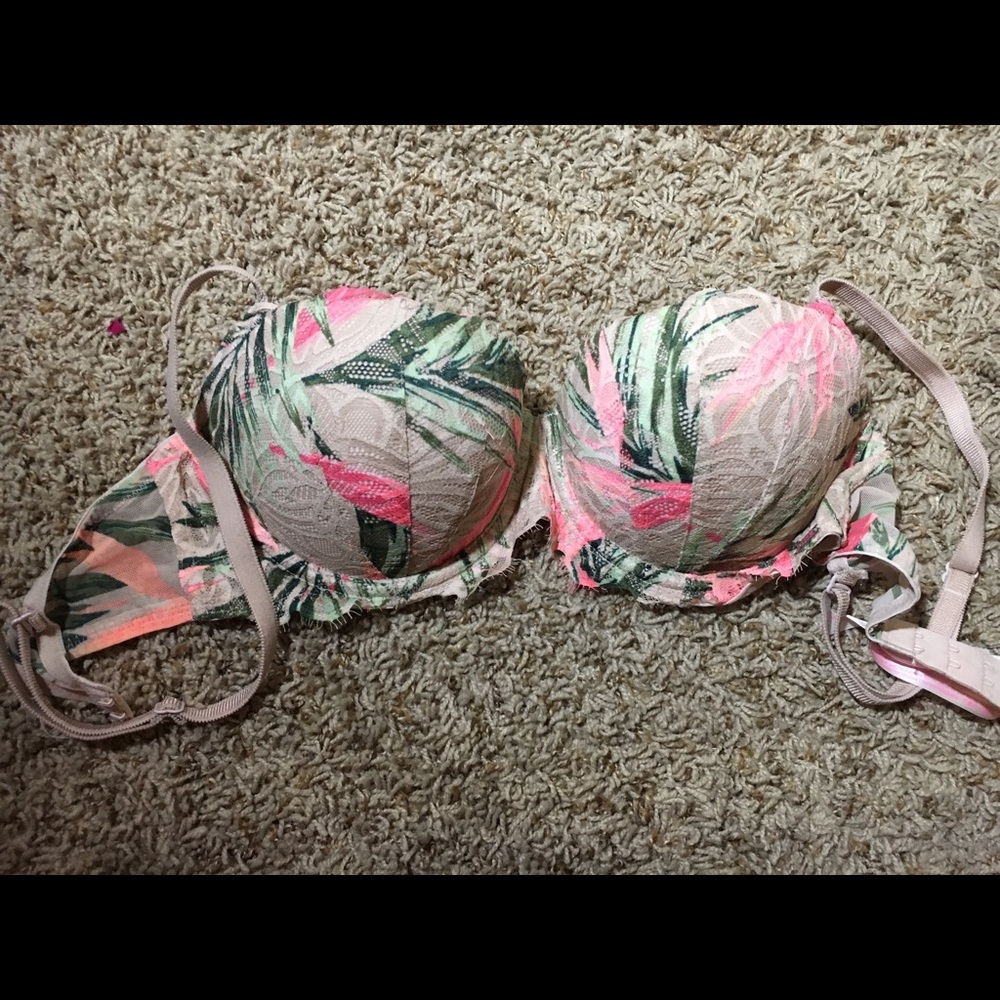 NWOT victoria’s secret push up bra